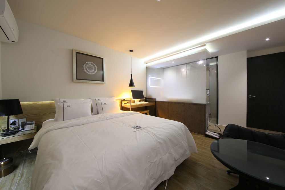 Avenue Hotel Jeonju Exterior photo