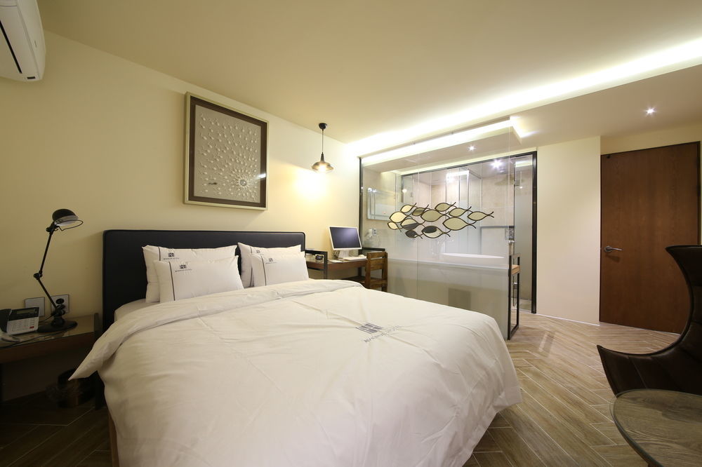 Avenue Hotel Jeonju Exterior photo